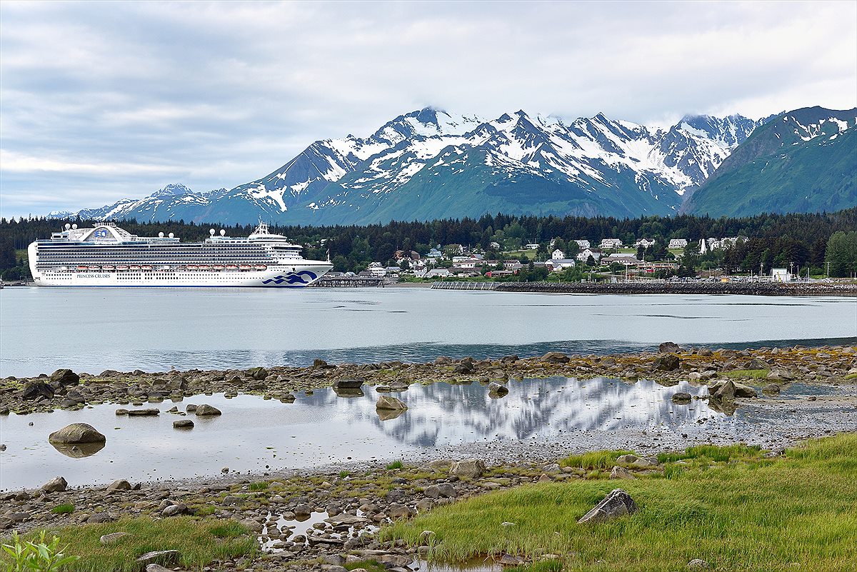 Princess group cruises — Crown Princess sailing in Alaska